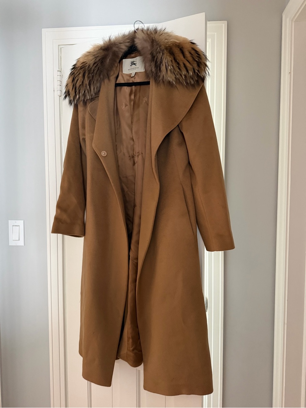 Burberry Camel Wool Trench Coat with removable faux Fur Collar USA 8